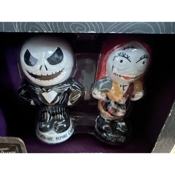 NIGHTMARE Before Christmas Salt & Pepper Shakers - Picture 6 of 7